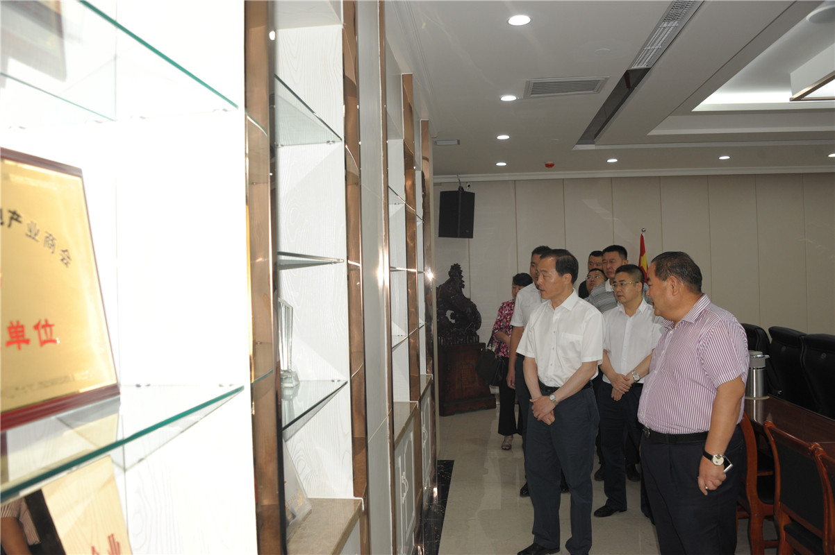 甘肅省委常委、副省長周學(xué)文一行蒞臨蘭州亞太集團(tuán)考察調(diào)研