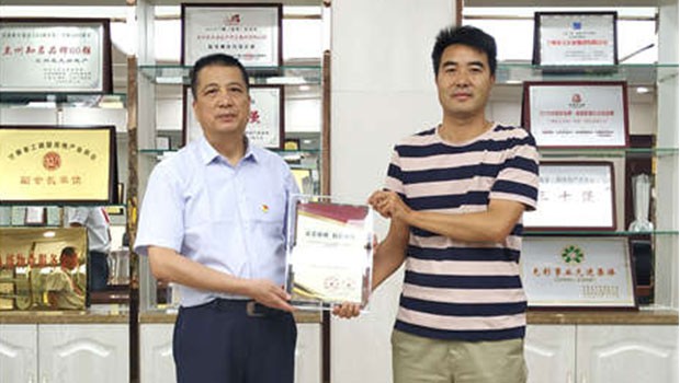 責任驅動成長 | 蘭州亞太集團執(zhí)行總裁朱宗寶榮獲甘肅省抗擊疫情“社會責任感企業(yè)（企業(yè)家）”稱號